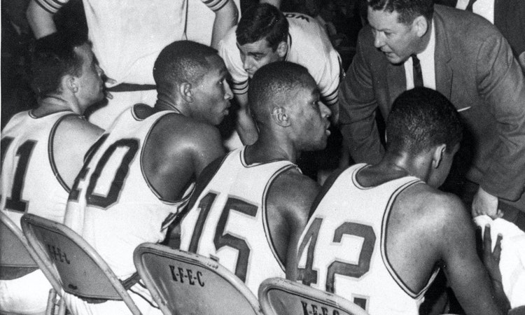 55年前，羅耀拉大學打破種族藩籬的四名黑人先發球員