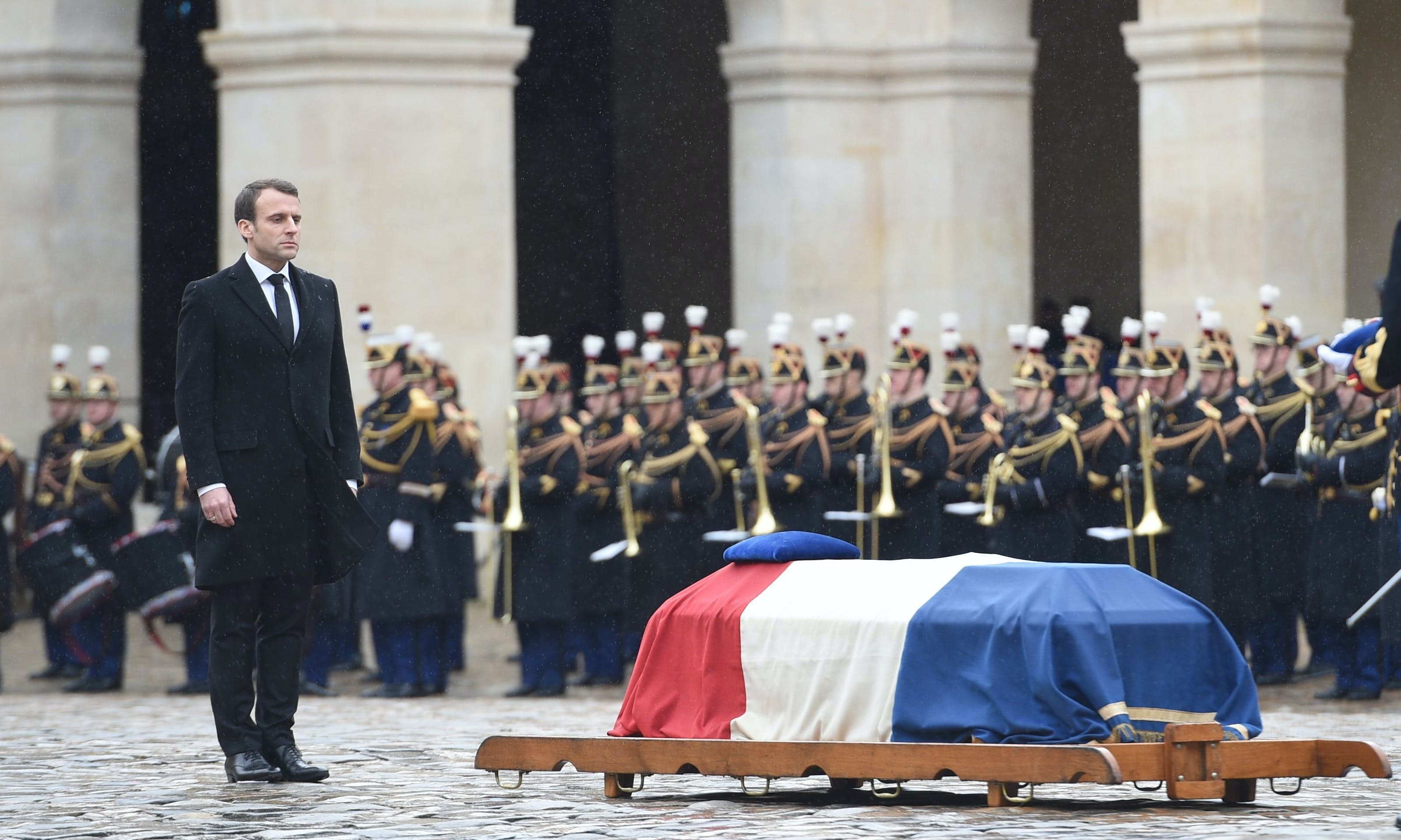 法國的平民英雄主義：每當國家陷入危難，政府和媒體一同塑造「聖女貞德」