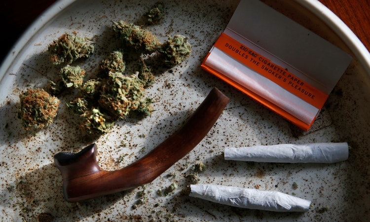 「我們的孩子太容易取得大麻」　加拿大總理宣佈滿18歲吸大麻合法