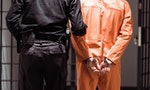 《驗屍官傳奇》：受刑人在移出牢房的過程中死了，獄方說「沒有畫面」