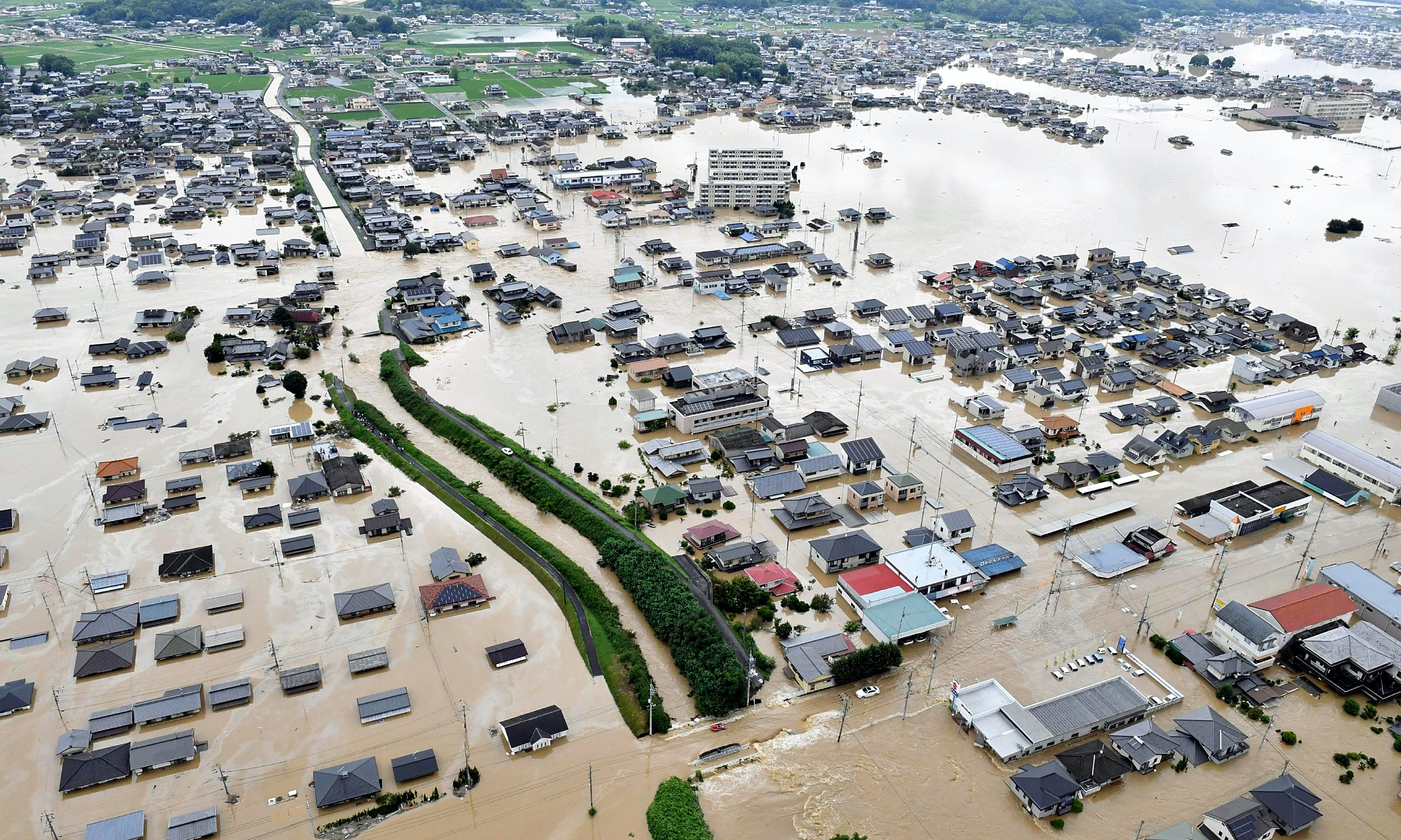 日本「異常豪大雨」造成土石流、河川氾濫、潰堤，逾112死2萬人撤離