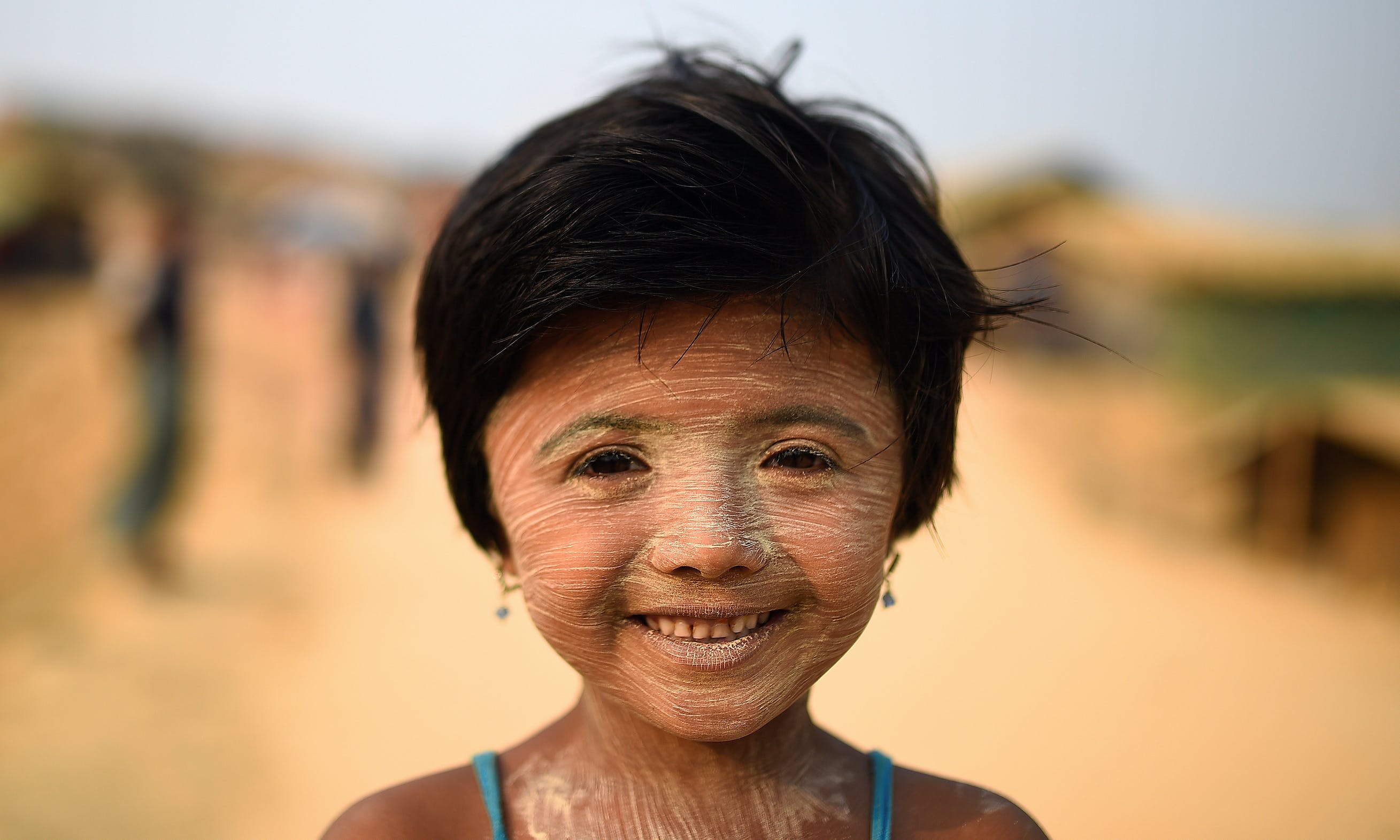 羅興亞難民營婦女的化妝日常：飯可以不吃，妝不能不化