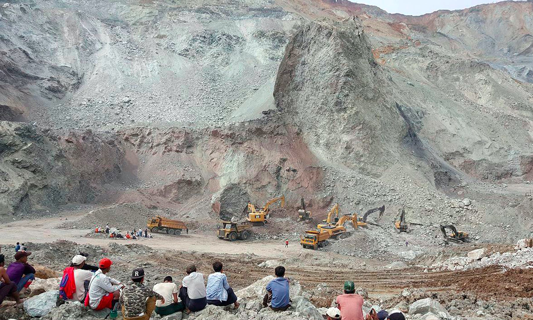 緬甸北部玉礦山土石崩塌，造成至少15死46傷