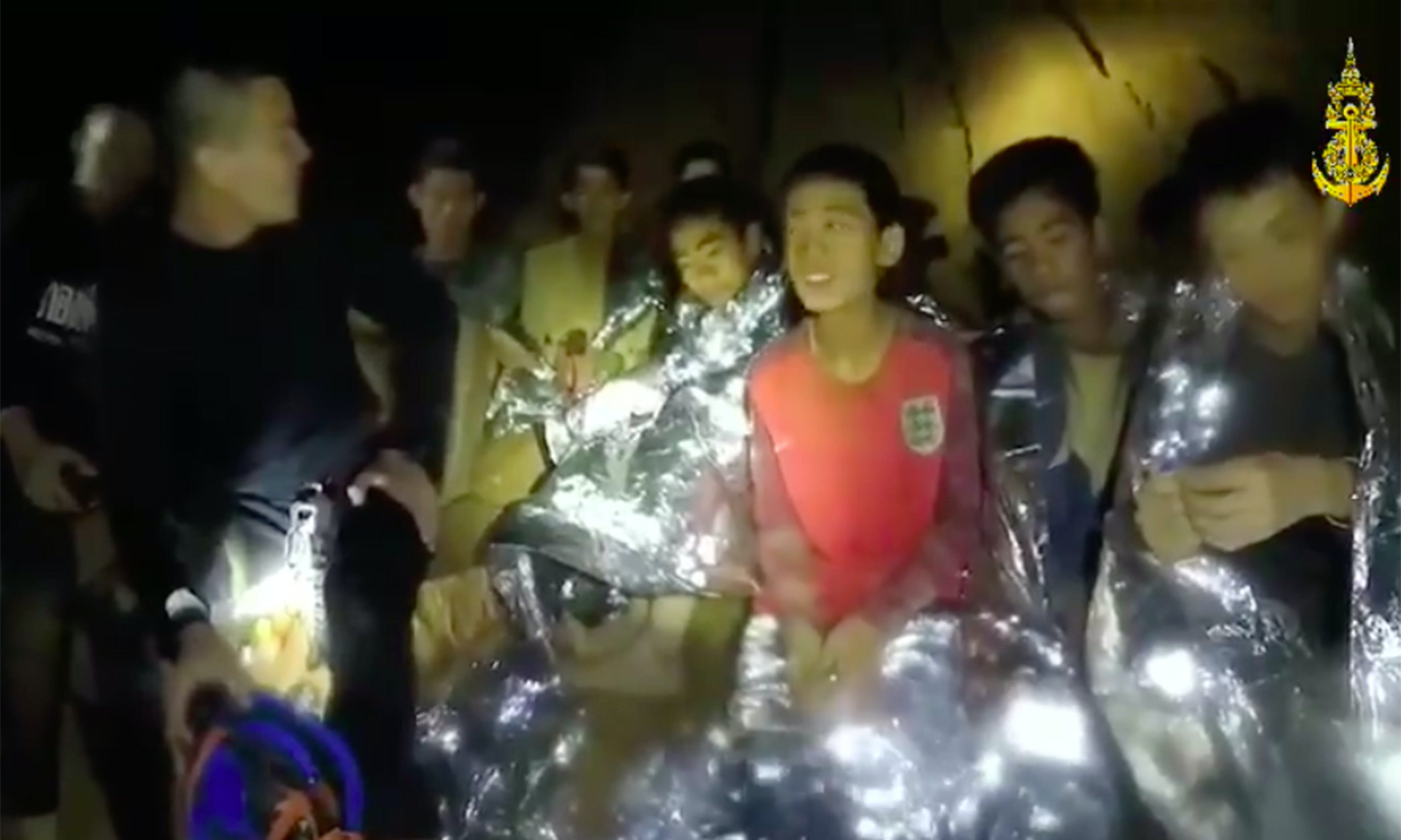 【泰國足球隊救援】最後五人順利脫困，泰國海豹隊：今晚，野豬隊將會團聚！