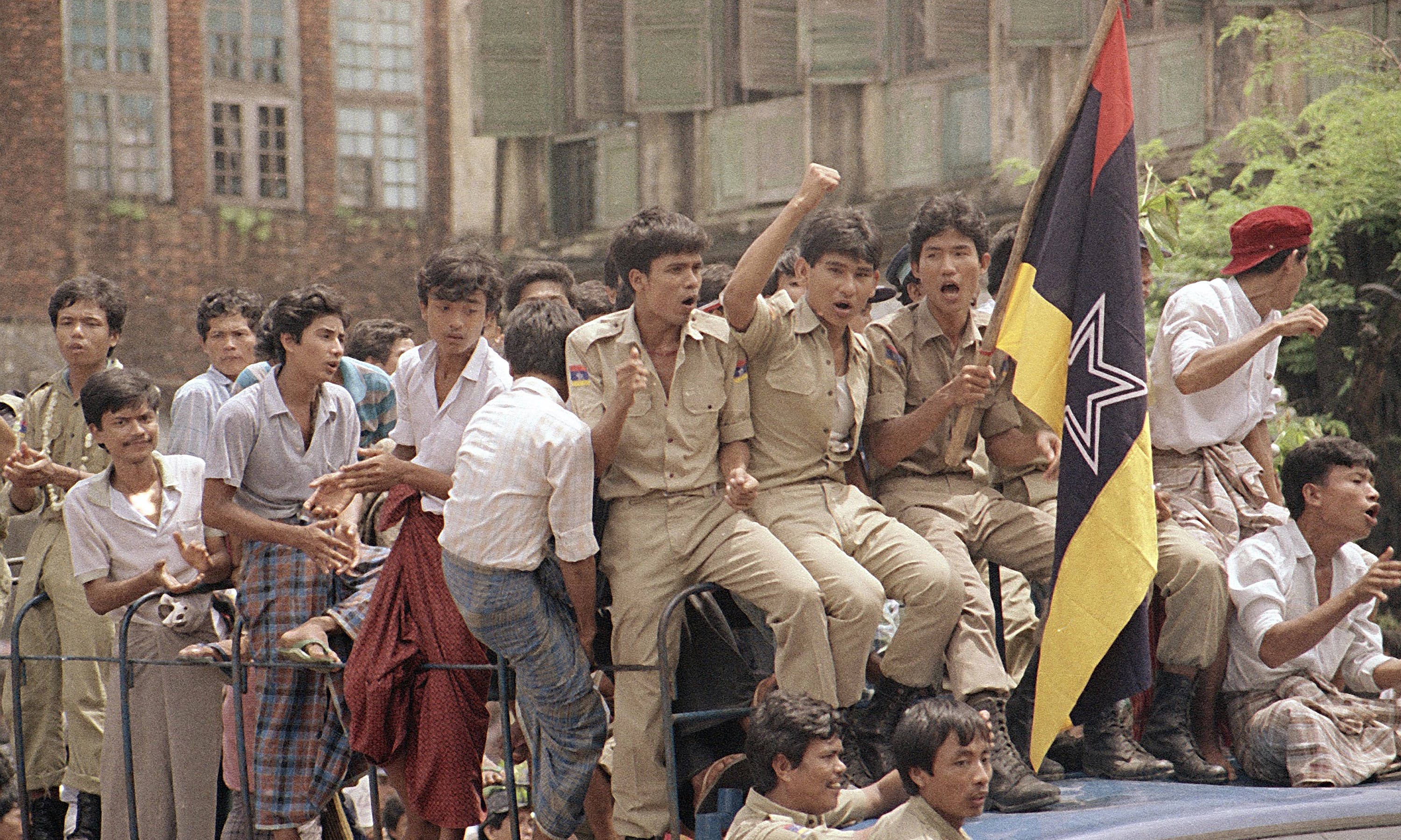 未完成的緬甸民主革命：「8888運動」30週年，脆弱的民主依舊在軍方手中掙扎