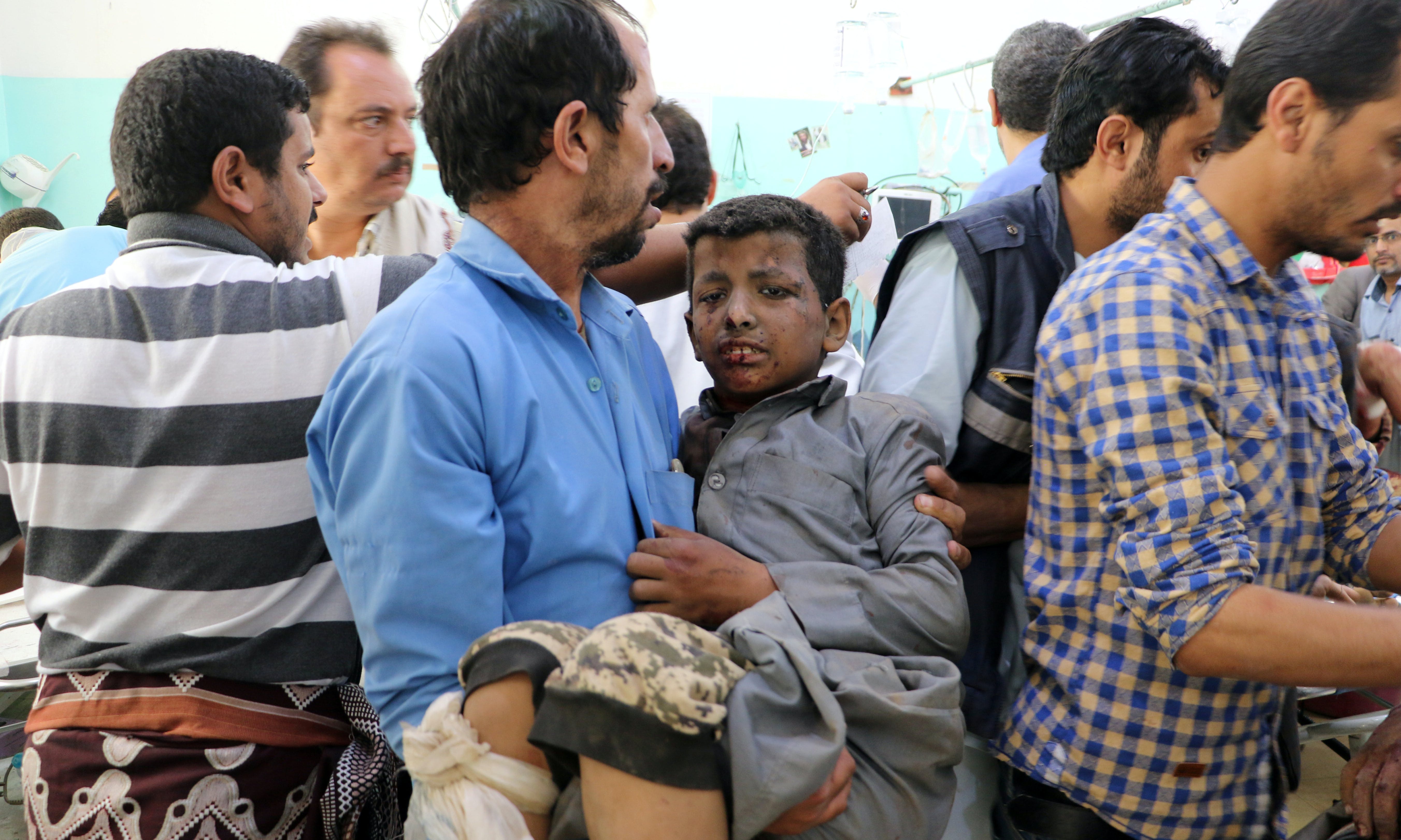 葉門和沙國來回空襲：一輛野餐回來的校車被炸，至少29名學童遇害