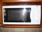 1200px-Whirlpool_microwave_oven_M401_200