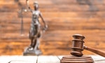 法官 Close-up view of brown wooden mallet of judge on wooden table, law concept — Photo by SergPoznanskiy
