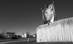 Des Moines, Iowa, United States - December 10, 2015: An ardent supporter of Donald Trump put up his own billboard at his home in West Des Moines, Iowa. December 10, 2015 - 圖片
