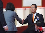 國慶大會  總統與宋楚瑜握手致意