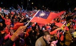 韓國瑜桃園造勢　支持者熱情揮舞國旗