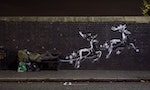 為遊民打造遨遊天際的馴鹿雪橇：塗鴉大師Banksy的聖誕驚喜之作