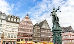 羅馬山廣場 正義女神 Frankfurt old town with the Justitia statue. Germany