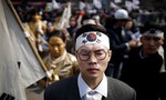 韓國保守派大暴走：逾越對威權歷史的見解、又說閨密干政「造假」