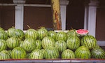 《華文新詩百年選．台灣卷1》：羅青〈吃西瓜的六種方法〉