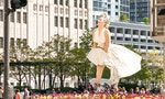 Chicago, IL, United States - April 13, 2012: Forever Marilyn Monroe Sculpture along Michigan avenue, visited by large numbers of tourists. — Photo by elesi