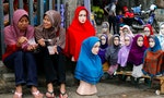 印尼女學生遭強制戴頭巾惹議，人權組織：恐引起女性心理困擾