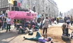 【圖輯】是抗爭也是嘉年華，倫敦各大地標遭環保人士「佔領」第5天