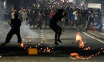 【印尼大選後】夜間祈禱後的暴力抗爭，群眾縱火遭驅離已6死逾200傷