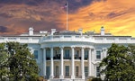 白宮 White House on deep red sunset background - 圖片