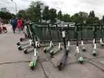 巴黎電動滑板車惹事故　民怨逼市府出手管