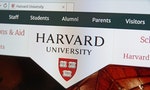 哈佛大學 SARANSK, RUSSIA - January 03, 2016: A computer screen shows details of Harvard University main page on its web site. Selective focus. - 圖片