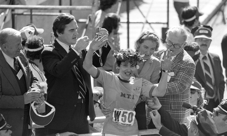 波士頓馬拉松傳奇醜聞：靠「切西瓜」奪冠的女子選手
