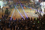 香港浸大學生會長持雷射筆被捕