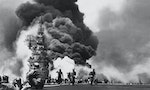 USS_Bunker_Hill_hit_by_two_Kamikazes