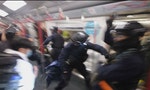 【8.31衝突】警察闖港鐵車廂搜捕示威者，63人被捕