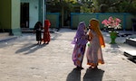 盼了45年，印尼終於修法打擊童婚：女性最低結婚年齡提高至19歲