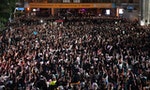 泰國反政府示威民眾晚間聚集市中心，占領曼谷叻巴頌路口