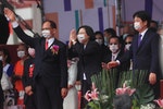 蔡總統出席國慶大會　揮手向表演人員致意