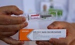 巴西1名受試者不明原因死亡，中國武漢肺炎疫苗測試喊停總統稱「又贏了1次」