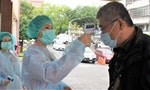 醫護人員須知：平面口罩是用來保護醫療院所環境及病人，並不是設計保護佩戴者
