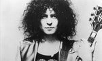 蛇皮長褲、亮片外衣，曾讓所有男裝設計師著迷不已的華麗搖滾始祖——Marc Bolan
