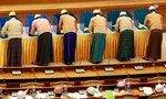 為了選舉「翁山蘇姬對撞軍方」？一場修憲鬧劇顯現緬甸民主改革之路困局