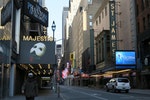 紐約疫情陰影籠罩  百老匯劇院持續熄燈