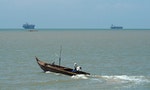 兩名印尼船員稱在中國漁船上遭受虐待，跳入馬六甲海峽逃生