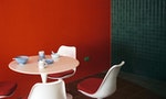 前衛藝廊般搶眼的牆面顏色，屏東最時髦的小吃餐館——美菊麵店