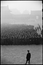 02_亨利．卡蒂耶－布列松，《紫禁城中，一萬個新招募的國民黨新兵正在列隊，北平，