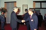 1990-郝柏村院長向李登輝總統致意-文化部國家文化資料庫-行政院新聞局