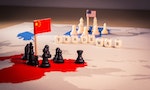 中國可說是完全依附在全球化體系中，由美國一手養大的對手
