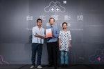 06_台北電影獎非正式競賽媒體推薦獎由聯合報文字記者(左)_頒發給《削瘦的靈魂》