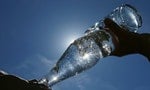 《最高喝水法》：觀察氣泡水的聲音、氣泡上升速度，就可以推測會有什麼口感