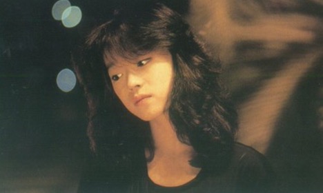 冬季、不倫戀、City Pop，這是80年代最美的深紅色——中森明菜《CRIMSON