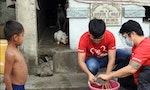 菲律賓疫情下的貓狗悲歌：寵物遭棄養靠志工救濟，流浪動物與貧民在墓園共存