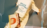 奈良美智首度聯名時尚品牌！與Stella McCartney攜手打造永續春夏膠囊系列