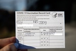 美國疾管中心印發武肺疫苗接種紀錄卡