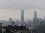 空品不佳雲層厚　台北101大樓看不清